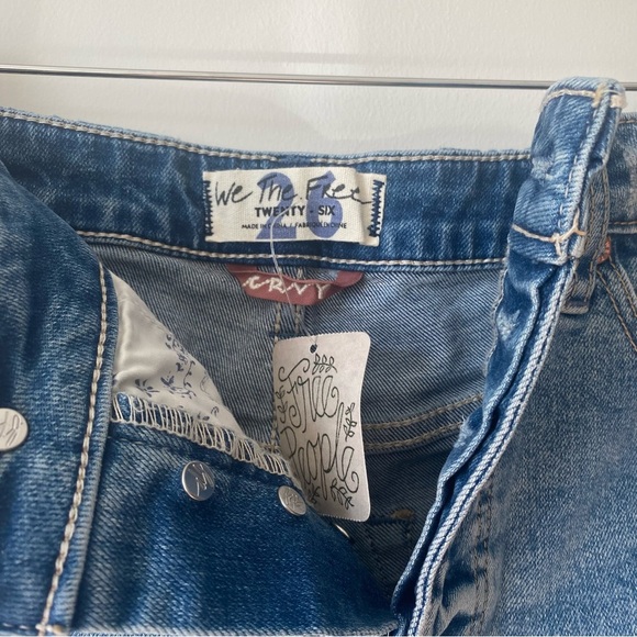 NWT We The Free Vintage Crvy Distressed Frayed High Rise Denim Shorts 26 - Picture 5 of 16